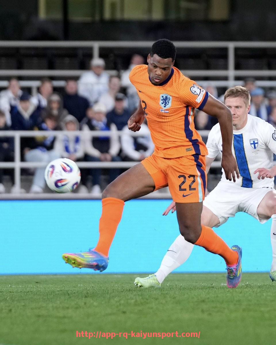 开云体育官网app下载-世俱杯比赛中球员抢断后快速反击参与度及战术转换能力研究